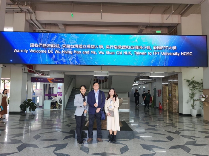 與融促大學FPTU合照